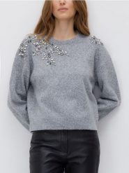 Sweter z ozdobnymi aplikacjami - jasnoszary. Szare swetry nierozpinane damskie Reserved, l, z aplikacjami, z dzianiny, bez kołnierzyka, bez ramiączek. Za 149.99 zł.