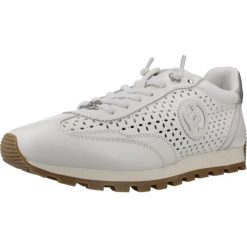 Buty CARMELA 163113C Biały. Białe obuwie trekkingowe damskie Carmela, ze skóry, bez zapięcia. Za 485.90 zł.