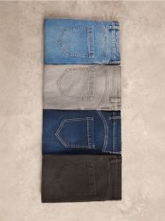 Jeansy slim fit push up - czarny. Czarne jeansy damskie Reserved, bez wzorów, z denimu. Za 89.99 zł.