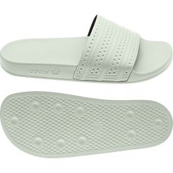 Białe Klapki adidas Originals Adillette W BA7540. Białe klapki damskie Adidas, bez wzorów, z gumy, sportowe, bez obcasa, bez zapięcia. W wyprzedaży za 229.00 zł.