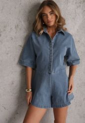 Niebieski Jeansowy Kombinezon o Krótkim Fasonie Oversize Cnassiasse. Niebieskie sukienki damskie Renee, na co dzień, na lato, l, bez wzorów, z denimu, casualowe, bez kołnierzyka, bez ramiączek, mini, oversize. Za 219.99 zł.