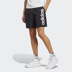 Spodenki krótkie sportowe AEROREADY Essentials Chelsea. Czarne buty sportowe męskie Adidas, bez wzorów, z materiału, bez zapięcia, na fitness i siłownię. Za 111.00 zł.