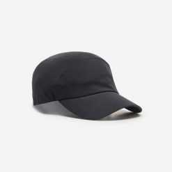 Czapka z daszkiem fitness Domyos. Czarne czapki damskie DOMYOS, bez wzorów, z elastanu, sportowe. Za 39.99 zł.