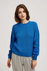 Sweter z okrągłym dekoltem lazurowy. Niebieskie swetry nierozpinane damskie MOODO, l, bez wzorów, bez kołnierzyka, bez ramiączek. W wyprzedaży za 47.99 zł.