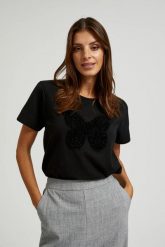 Bawełniany t-shirt z aplikacją czarny. Czarne t-shirty damskie MOODO, m, z aplikacjami, z bawełny, bez kołnierzyka, bez ramiączek. W wyprzedaży za 49.99 zł.
