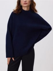 Wełniany sweter - granatowy. Niebieskie swetry nierozpinane damskie Reserved, l, bez wzorów, z wełny, bez kołnierzyka, bez ramiączek. Za 259.99 zł.