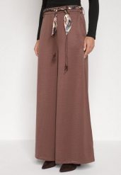 Brązowe Spodnie o Szerokim Kroju Ozdobione Paskiem Tusrina. Brązowe spodnie materiałowe damskie Born2be, bez wzorów, z jeansu, eleganckie. Za 119.99 zł.