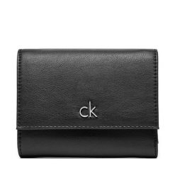 Portfel Calvin Klein. Czarne portfele damskie Calvin Klein. Za 169.99 zł.