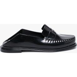 Melissa - Klapki Bend. Czarne klapki damskie Melissa, bez wzorów, z gumy, z okrągłym noskiem, bez obcasa, na obcasie, bez zapięcia. W wyprzedaży za 129.90 zł.