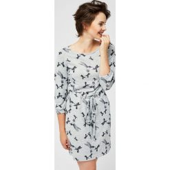 Sukienka z nadrukiem. Szare sukienki damskie MOODO, l, bez wzorów, bez kołnierzyka, bez ramiączek. Za 39.99 zł.