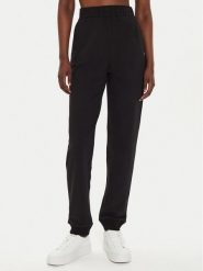 Calvin Klein Jeans Spodnie dresowe J20J224443 Czarny Regular Fit. Czarne spodnie dresowe damskie Calvin Klein Jeans, bez wzorów, z bawełny. Za 219.99 zł.