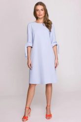 Klasyczna elegancka sukienka trapezowa błękitna. Niebieskie sukienki damskie Stylove, do pracy, l, bez wzorów, z materiału, biznesowe, bez kołnierzyka, bez ramiączek, proste. Za 299.00 zł.