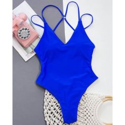 Strój kąpielowy jednoczęściowy z regulowanymi szelkami na plażę Henriikka. Czerwone stroje kąpielowe damskie Intica, s, bez wzorów, z materiału. W wyprzedaży za 139.00 zł.