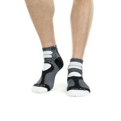Skarpety LCF Outdoor Nepal. Białe skarpetki damskie LA CHAUSSETTE DE FRANCE, bez wzorów, z materiału. Za 139.50 zł.