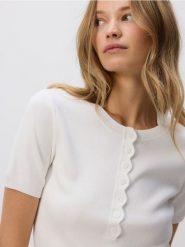 Sweter z krótkimi rękawami - kremowy. Białe swetry nierozpinane damskie Reserved, l, bez wzorów, z dzianiny, bez kołnierzyka, bez ramiączek. W wyprzedaży za 69.99 zł.