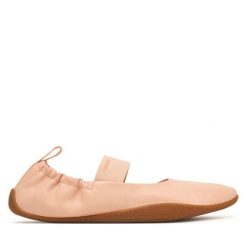 Baleriny Calvin Klein. Białe balerinki damskie Calvin Klein, bez wzorów, bez obcasa, bez zapięcia. Za 409.99 zł.