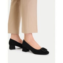 Czółenka Lasocki. Czarne czółenka damskie Lasocki, bez wzorów, bez obcasa, bez zapięcia. Za 239.99 zł.
