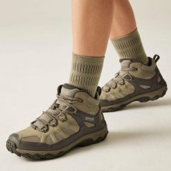 Buty damskie trekkingowe wysokie z membraną Edgepoint IV. Brązowe obuwie trekkingowe damskie Regatta, z syntetyku, bez zapięcia. W wyprzedaży za 309.00 zł.