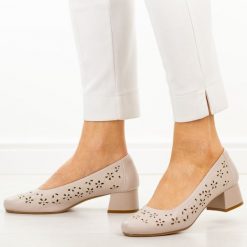 J.Szare czółenka damskie na obcasie Sergio Leone Sk180. Szare czółenka damskie Sergio Leone, na lato, bez wzorów, z materiału, biznesowe, z okrągłym noskiem, bez obcasa, na obcasie, bez zapięcia. Za 179.00 zł.