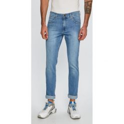 Wrangler - Jeansy Greensboro. Niebieskie jeansy męskie Wrangler, z bawełny. W wyprzedaży za 189.90 zł.