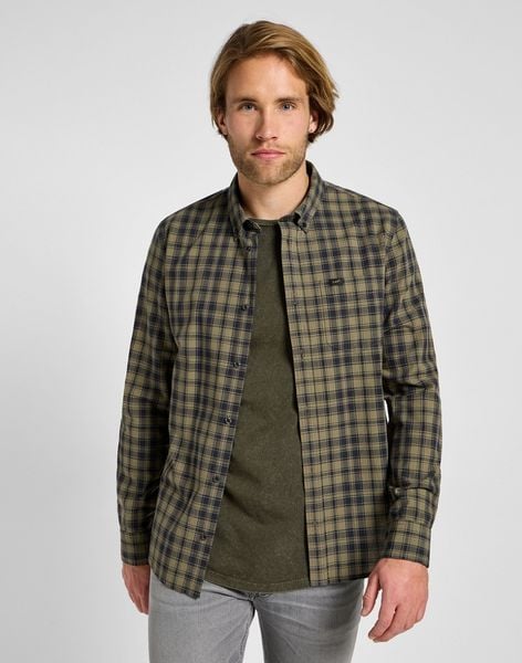 MESKA KOSZULA LEE BUTTON DOWN GREEN 112355644. Zielone koszule męskie Lee, m, bez wzorów, bez kołnierzyka, bez ramiączek. Za 169.99 zł.