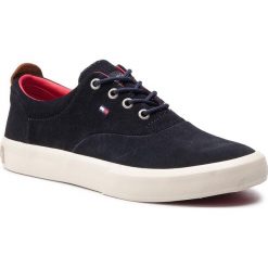 Tenisówki TOMMY HILFIGER - Core Thick Suede Sneaker FM0FM02050 Midnight 403. Niebieskie trampki męskie Tommy Hilfiger, bez wzorów, z gumy, bez zapięcia. W wyprzedaży za 249.00 zł.