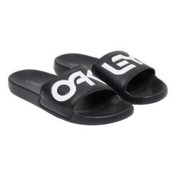 OAKLEY KLAPKI B1B SLIDE 2.0 FOF100424-02E r 39. Czarne klapki męskie Oakley, bez wzorów, bez zapięcia. Za 79.99 zł.