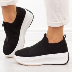 Czarne sportowe buty damskie Filippo Dp7552/26. Czarne obuwie sportowe damskie Filippo, na lato, bez wzorów, z dresówki, bez zapięcia, trekkingowe. Za 199.00 zł.