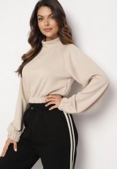 Beżowa Bluza o Krótkim Fasonie ze Stójką Benatha. Brązowe bluzy damskie Born2be, l, bez wzorów, casualowe, bez ramiączek, bez kaptura. Za 109.99 zł.