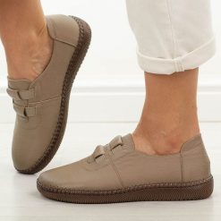 Khaki skórzane półbuty damskie Potocki 15315. Brązowe półbuty damskie POTOCKI, na jesień, bez wzorów, z jeansu, casualowe, z okrągłym noskiem, bez obcasa, na płaskiej podeszwie, bez zapięcia. Za 219.00 zł.