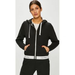 Calvin Klein Jeans - Bluza. Czarne bluzy damskie Calvin Klein Underwear, l, bez wzorów, z bawełny, bez ramiączek, z kapturem. W wyprzedaży za 249.90 zł.