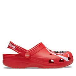 Klapki Crocs. Czerwone klapki męskie Crocs, bez wzorów, bez zapięcia. Za 299.99 zł.