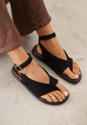 Czarne Sandały w Stylu Japonek z Paskiem na Palec Imitacji Zamszu Arrierena. Czarne sandały damskie Renee, bez wzorów, z satyny, bez obcasa, na płaskiej podeszwie, bez zapięcia. Za 99.99 zł.