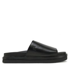 Klapki Calvin Klein Jeans. Czarne klapki damskie Calvin Klein Jeans, bez wzorów, z jeansu, bez obcasa, bez zapięcia. Za 439.99 zł.