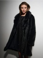 Płaszcz z futerkiem ocieplanym - czarny. Czarne płaszcze damskie Sinsay, l, bez wzorów, bez kołnierzyka, bez kaptura. Za 139.99 zł.