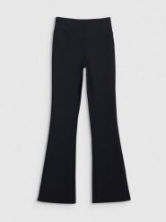 4F Legginsy z prążkowanej dzianiny damskie - czarne XS. Czarne legginsy damskie 4F, bez wzorów, z dzianiny. W wyprzedaży za 99.99 zł.