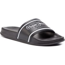 Klapki PEPE JEANS - Slider Classic PMS70070 Black 999. Czarne klapki męskie Pepe Jeans, bez wzorów, z jeansu, bez zapięcia. W wyprzedaży za 89.00 zł.