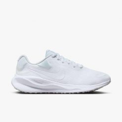 Tenisówki Nike Model Revolution 7 Kolor Biały. Białe trampki i tenisówki damskie Nike, bez wzorów, z materiału, bez zapięcia. Za 447.00 zł.