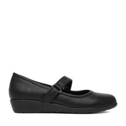 Półbuty Go Soft. Czarne półbuty damskie GO SOFT, bez wzorów, bez obcasa, na płaskiej podeszwie, bez zapięcia. Za 139.99 zł.
