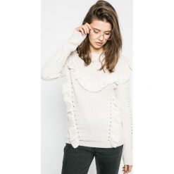 Review - Sweter. Białe swetry nierozpinane damskie Review, l, bez wzorów, z dzianiny, bez kołnierzyka, bez ramiączek. W wyprzedaży za 49.90 zł.