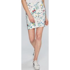Answear - Spódnica Garden of Dreams. Białe spódnice damskie ANSWEAR, na co dzień, s, bez wzorów, z bawełny, casualowe, mini, dopasowane. W wyprzedaży za 29.90 zł.