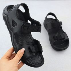 Sandały lekkie piankowe na rzepy czarne Big Star RR274A512. Czarne sandały damskie BIG STAR, bez wzorów, z materiału, bez obcasa, bez zapięcia. Za 65.99 zł.