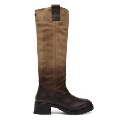 Kozaki Steve Madden. Brązowe kozaki damskie Steve Madden, bez wzorów, bez obcasa, na płaskiej podeszwie, bez zapięcia. Za 689.99 zł.