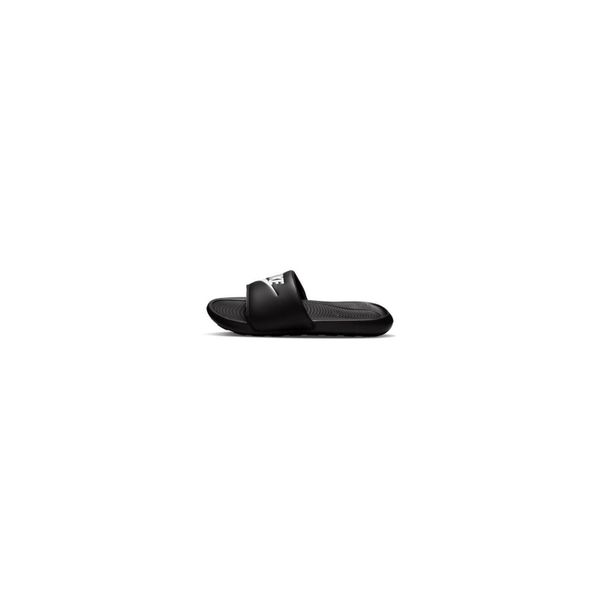 Klapki damskie Nike Victori One Slide. Czarne klapki damskie Nike, bez wzorów, z materiału, sportowe, bez obcasa, bez zapięcia. Za 251.00 zł.