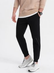 Spodnie męskie dresowe z przeszyciem i zamkiem na nogawce - czarne V1 - Rozmiar: L. Czarne spodnie sportowe męskie Ombre Clothing, l, bez wzorów, z bawełny. W wyprzedaży za 39.99 zł.