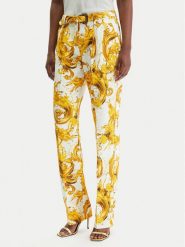 Versace Jeans Couture Spodnie materiałowe 80HAA111 NS756 Biały Regular Fit. Białe spodnie materiałowe damskie Versace Jeans Couture, bez wzorów, z jeansu. Za 1,769.00 zł.