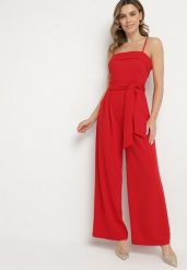 Czerwony Kombinezon Ozdobiony Paskiem z Szerokimi Nogawkami Deolise. Czerwone sukienki damskie Born2be, na co dzień, bez wzorów, eleganckie, bez kołnierzyka, bez ramiączek, proste. Za 89.99 zł.