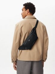 Tommy Hilfiger Nerka Th Central Bumbag AM0AM14437 Czarny. Czarne saszetki i nerki męskie Tommy Hilfiger, bez wzorów, ze skóry. Za 369.99 zł.