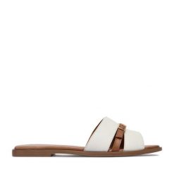 Klapki Lasocki. Białe klapki damskie Lasocki, bez wzorów, bez obcasa, bez zapięcia. Za 149.99 zł.