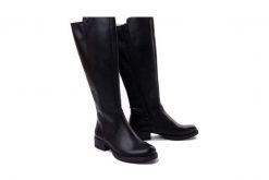 RIEKER Z9591-01 black, kozaki damskie. Czarne kozaki damskie Rieker, na zimę, bez wzorów, bez obcasa, bez zapięcia. Za 469.90 zł.